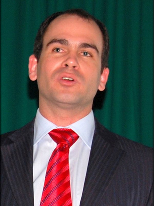 Felipe Lapa de terno, no tempo da empresa de tecnologia